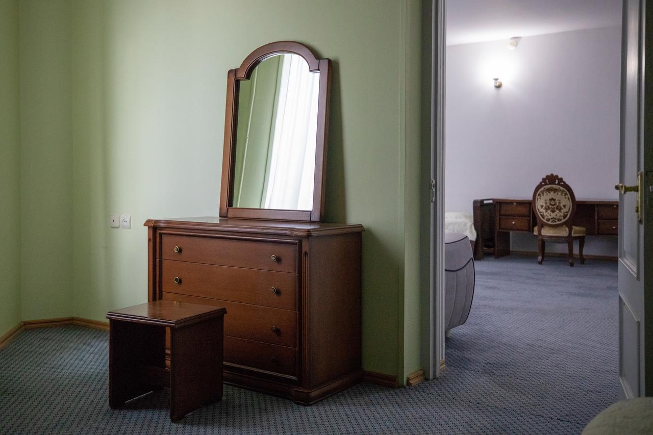 Leader Hotel Gori Zewnętrze zdjęcie