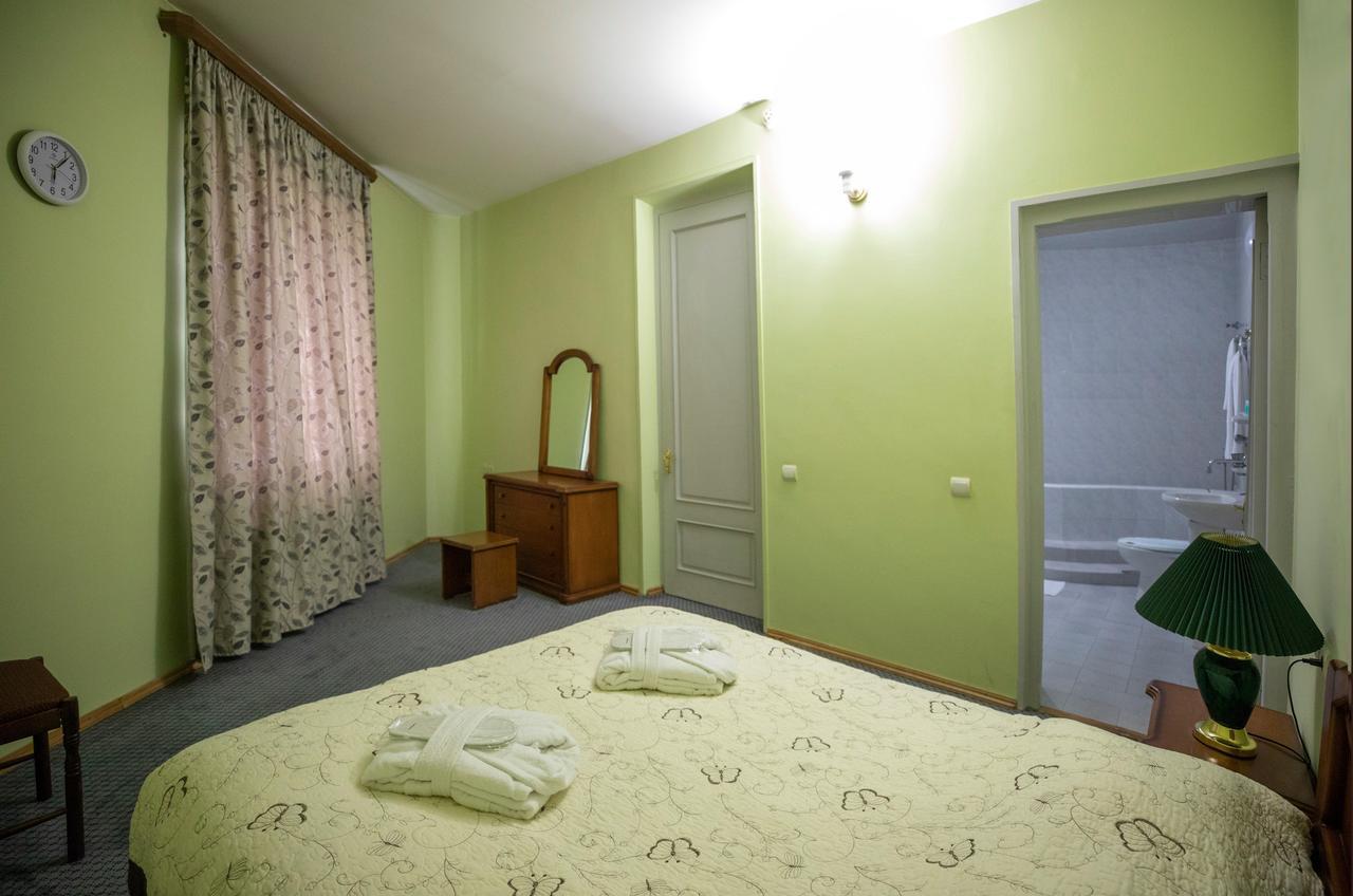Leader Hotel Gori Zewnętrze zdjęcie