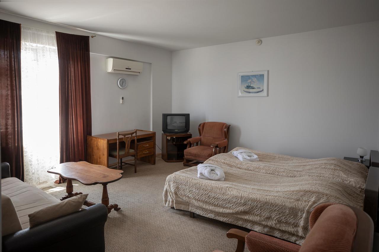 Leader Hotel Gori Zewnętrze zdjęcie