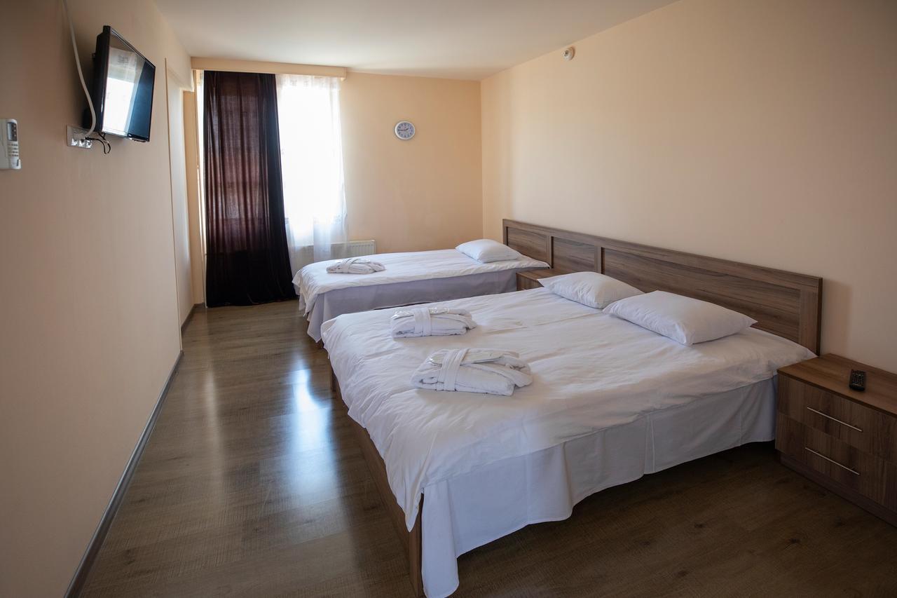 Leader Hotel Gori Zewnętrze zdjęcie