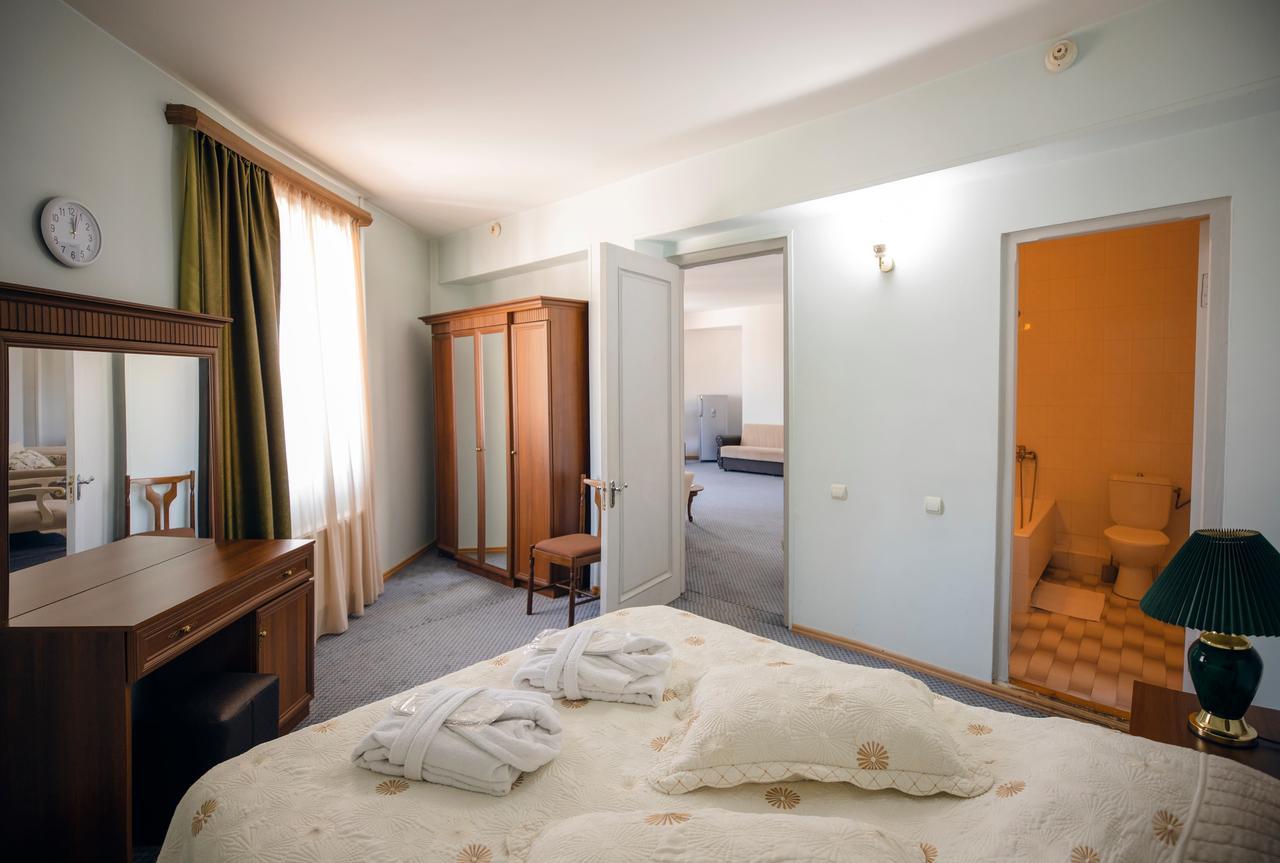 Leader Hotel Gori Zewnętrze zdjęcie