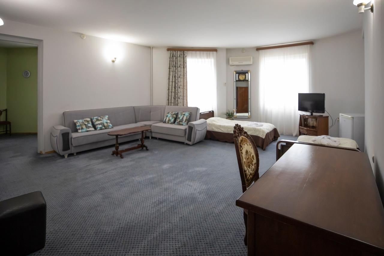 Leader Hotel Gori Zewnętrze zdjęcie