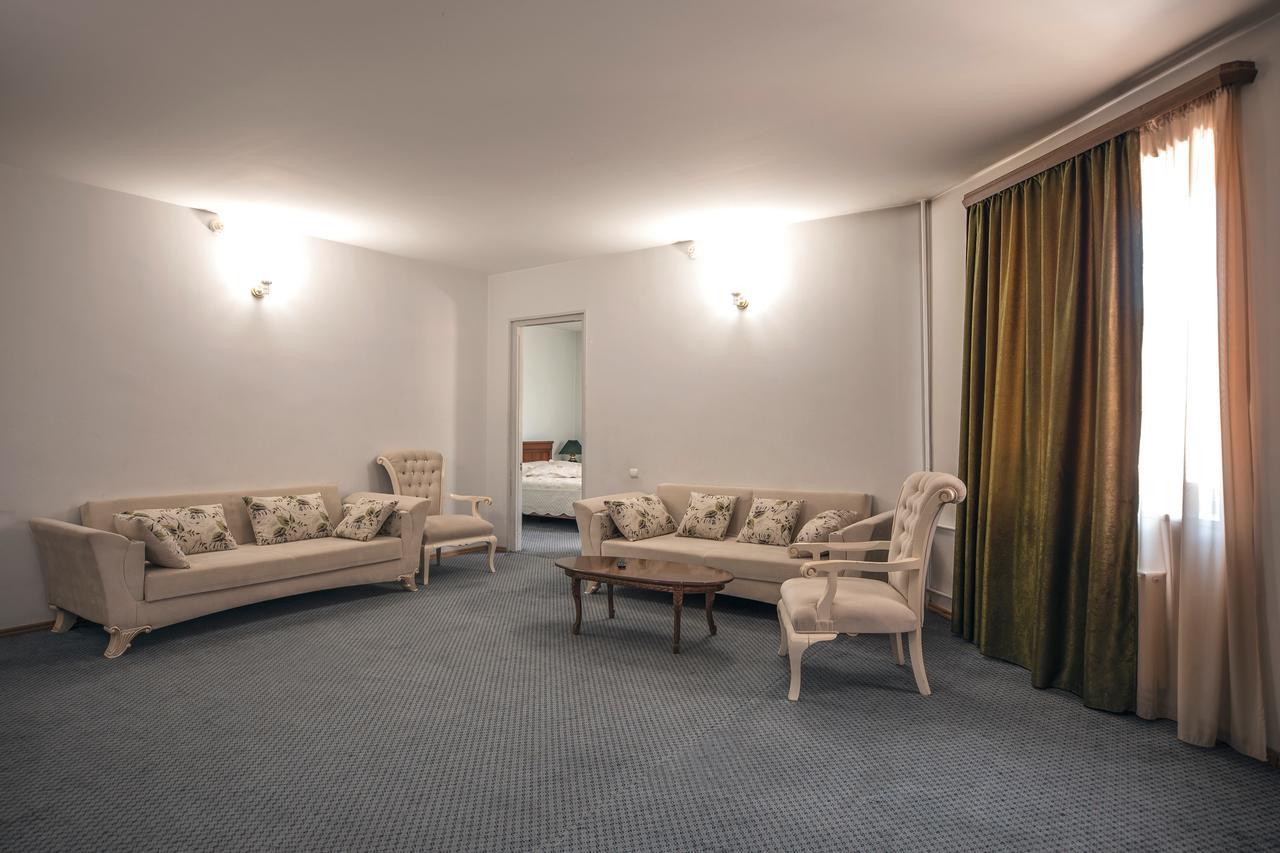 Leader Hotel Gori Zewnętrze zdjęcie